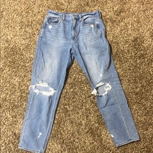 American Eagle Mom Jean Size 6 Distressed